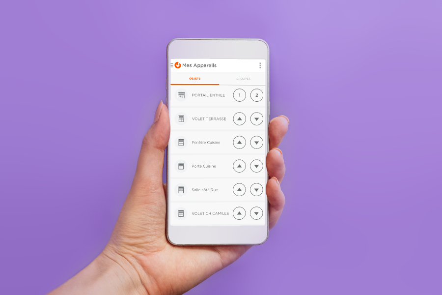 un téléphone pouvant gérer l'ouverture et la fermeture de différents portails