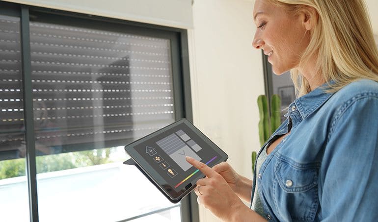 un volet contrôlé par une tablette connectée
